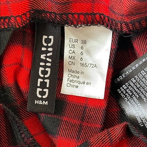 H&M Red Plaid Skirt with Buckle Accents size 6 - Picture 4 of 5
